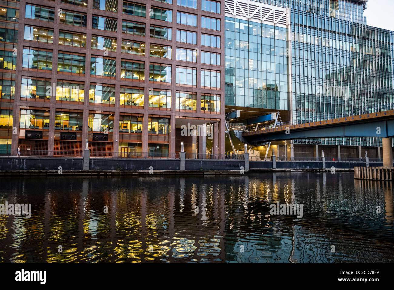 Bürogebäude, South Dock, Canary Wharf, London, England, UK Stockfoto
