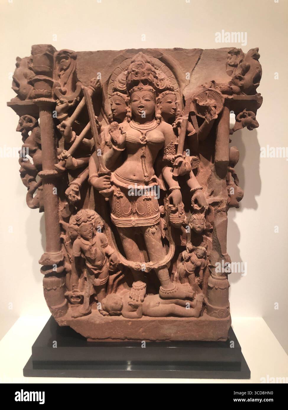 Antike indische Kunst: Sandsteinskulptur von Durga, Rajasthan, Indien, 1000 n. Chr Stockfoto