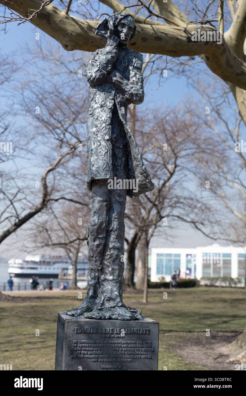 Statue von Edouard Rene de Laboulaye, der das Denkmal erdachte, um die Liebe zur Freiheit zu zeigen, die Frankreich und Amerika teilen, gefunden auf der Liberty Isl Stockfoto