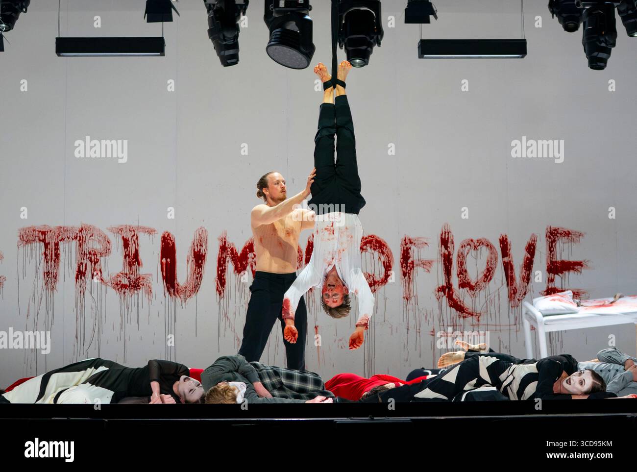 Edinburgh, Schottland, Großbritannien. August 2025. Bilder der Kostümprobe der Gluck-Oper Orpheus und Eurydice im Rahmen des Edinburgh International Festival. Die australische zeitgenössische Zirkuskompanie Circa mit dem Scottish Chamber Orchestra und einem Chor der Scottish Opera wird dem alten Mythos neues Leben einhauchen. Credit; Iain Masterton/Alamy Live News Stockfoto