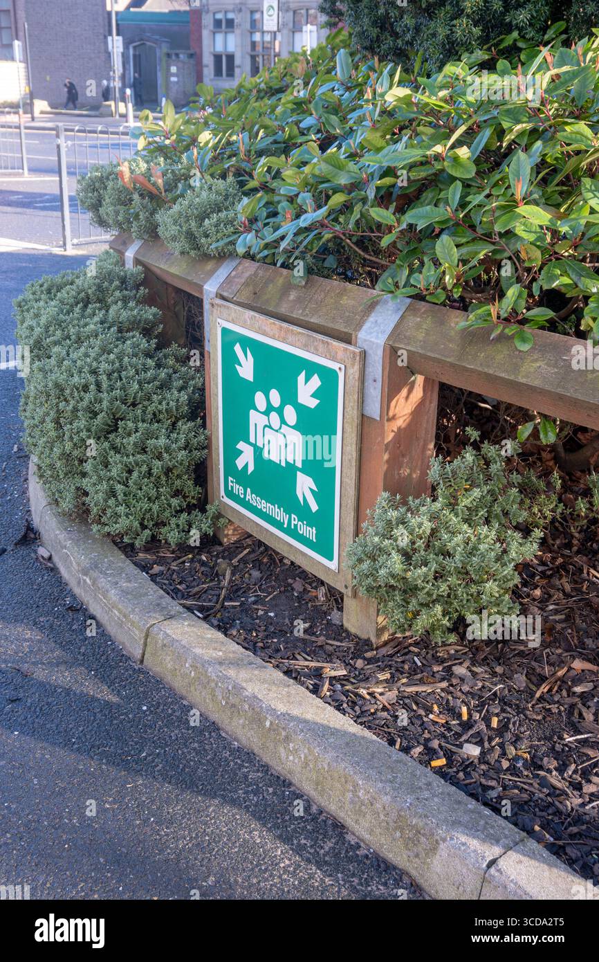 Schild für die Brandmeldestelle am Arbeitsplatz Stockfoto