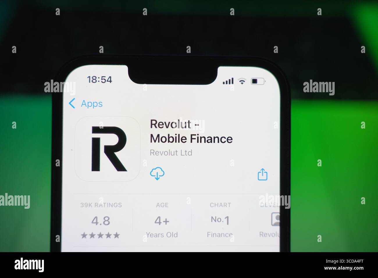 Roosendaal, Niederlande - 9. August 2025: Ein Smartphone mit dem Logo von Revolut im App Store. Stockfoto