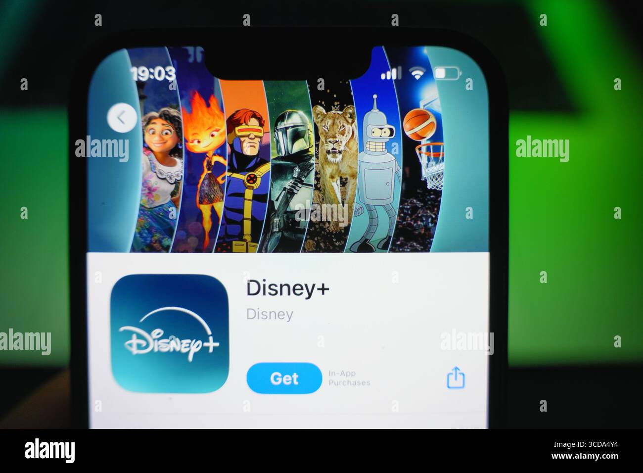 Roosendaal, Niederlande - 9. August 2025: Ein Smartphone mit dem Logo von Disney+ im App Store. Stockfoto