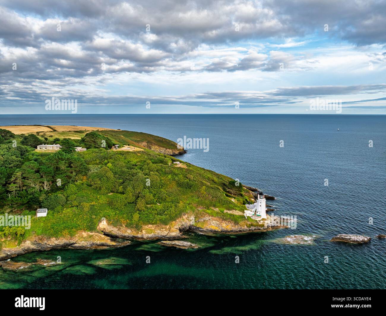 St. Anthony Lighthouse ab Drohne, Roseland Peninsula, Head Circular Walk, Cornwall, Großbritannien Stockfoto