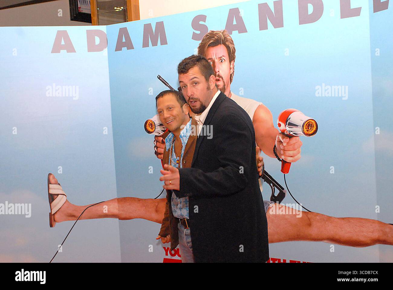 Rob Schneider und Adam Sandler bei der irischen Premiere von „You Don't Mess with the Zohan“ im Savoy-Kino in Dublin - 30. Juli 2008 Stockfoto