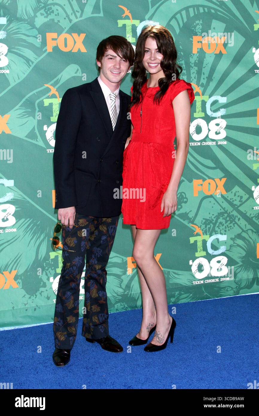 Drake Bell und Gast bei den Teen Choice Awards 2008, die am 3. August 2008 im Universal Ampitheater in Los Angeles stattfanden Stockfoto