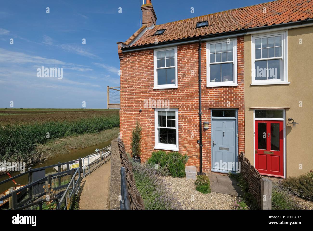 Terrassenhäuser mit Blick auf cley Marshes, cley-next-the-Sea, Nord-norfolk, england Stockfoto