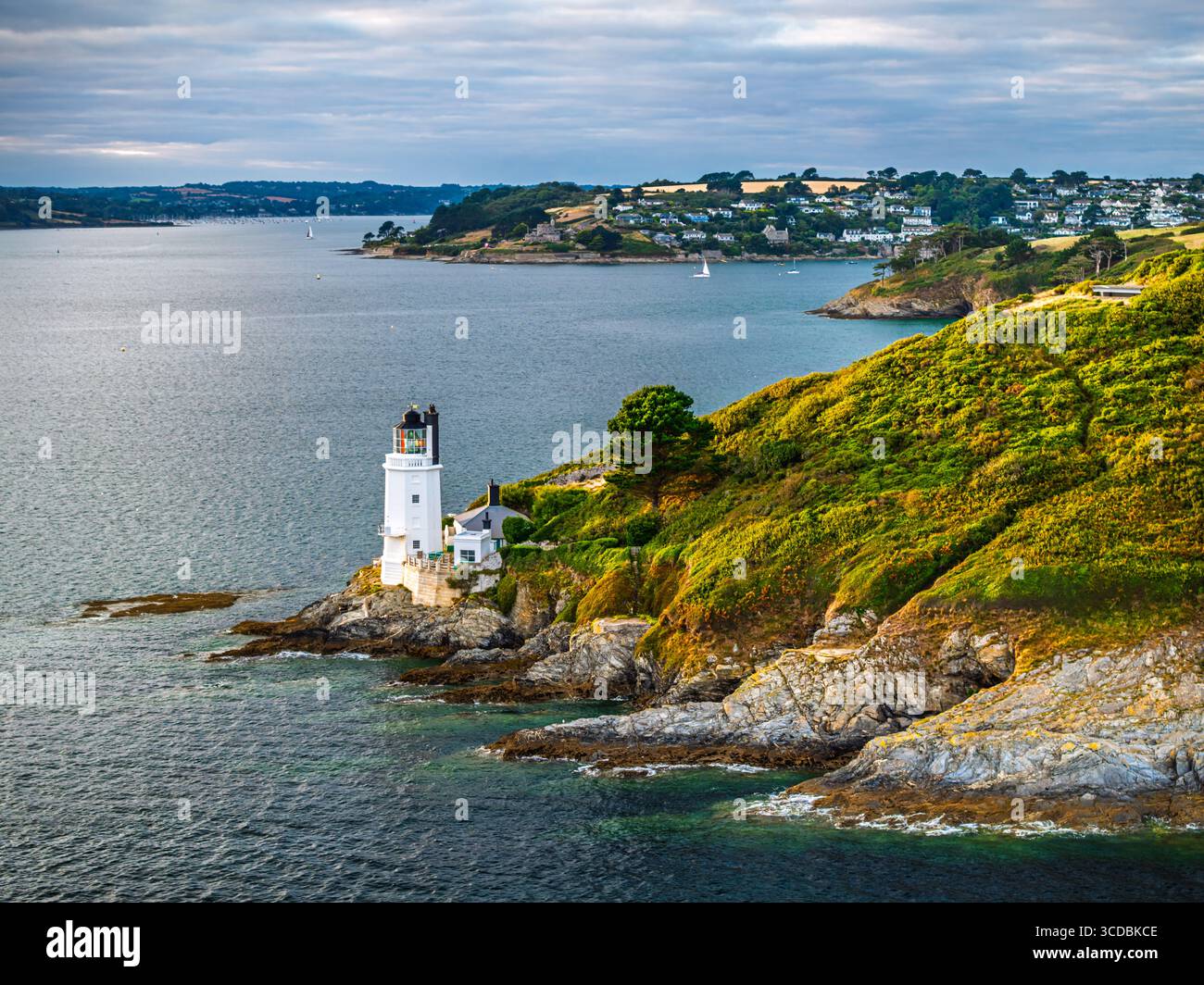 St. Anthony Lighthouse ab Drohne, Roseland Peninsula, Head Circular Walk, Cornwall, Großbritannien Stockfoto