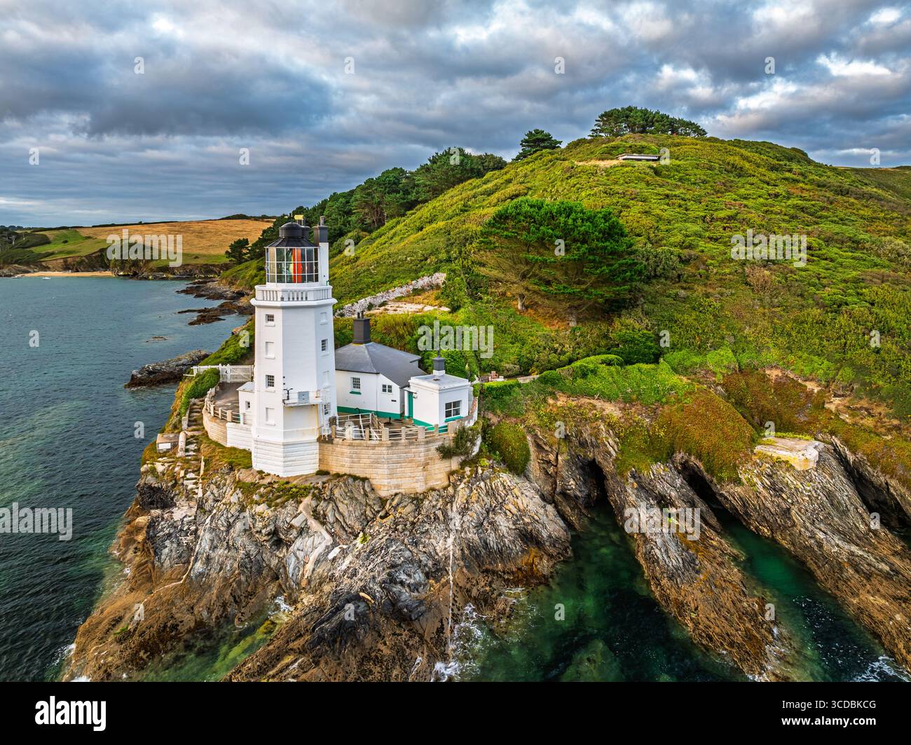 St. Anthony Lighthouse ab Drohne, Roseland Peninsula, Head Circular Walk, Cornwall, Großbritannien Stockfoto