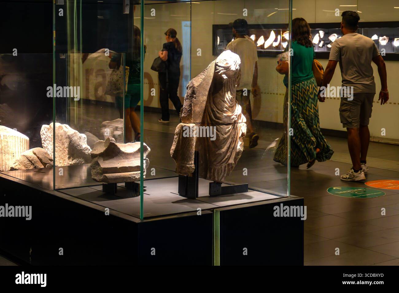 Römische architektonische Überreste in der U-Bahn-Station San Giovanni in Rom, Italien. Stockfoto