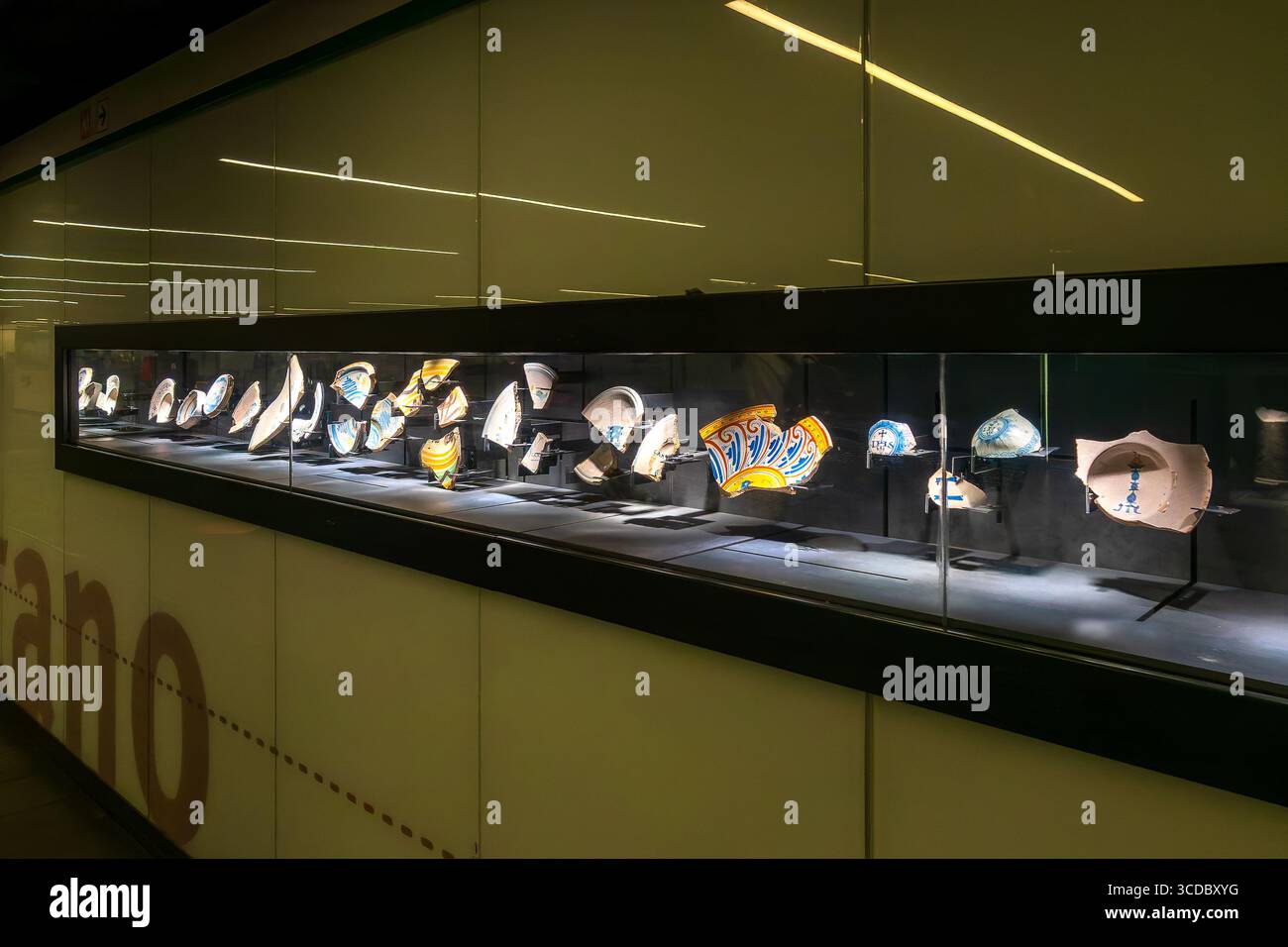 Römische Töpferwaren wurden während der U-Bahn-C-Ausgrabungen am Bahnhof San Giovanni in Rom, Italien, entdeckt. Stockfoto