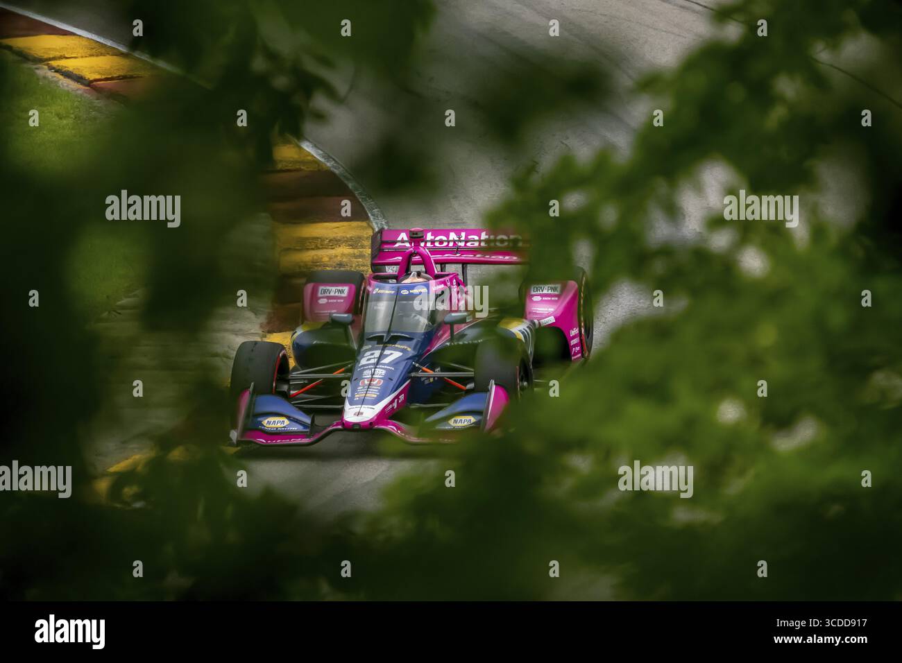 ALEXANDER ROSSI (27) aus Nevada City, Kalifornien, läuft während des letzten Trainings für den Sonsio Grand Prix in Road America durch Canada Corner Stockfoto