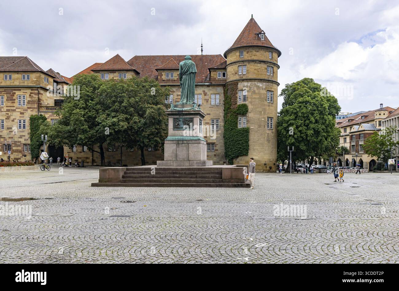 Schillerplatz Stuttgart mit Schiller-Denkmal und Altem Schloss. Stuttgart, Baden-Württemberg, Deutschland Stockfoto