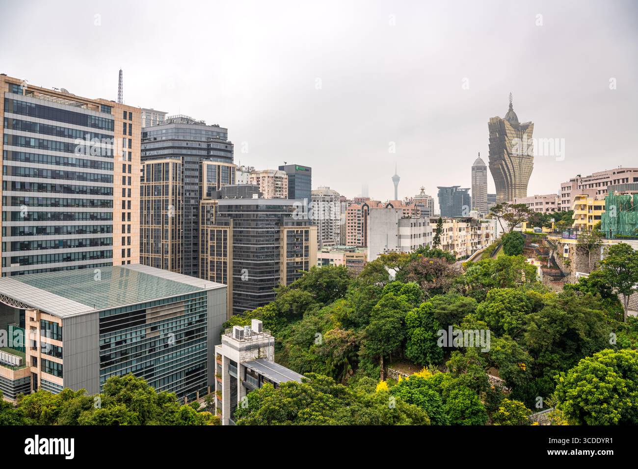 Blick auf das Wohnviertel von Macau von der Guia Kapelle und dem Leuchtturm, Macao. Stockfoto