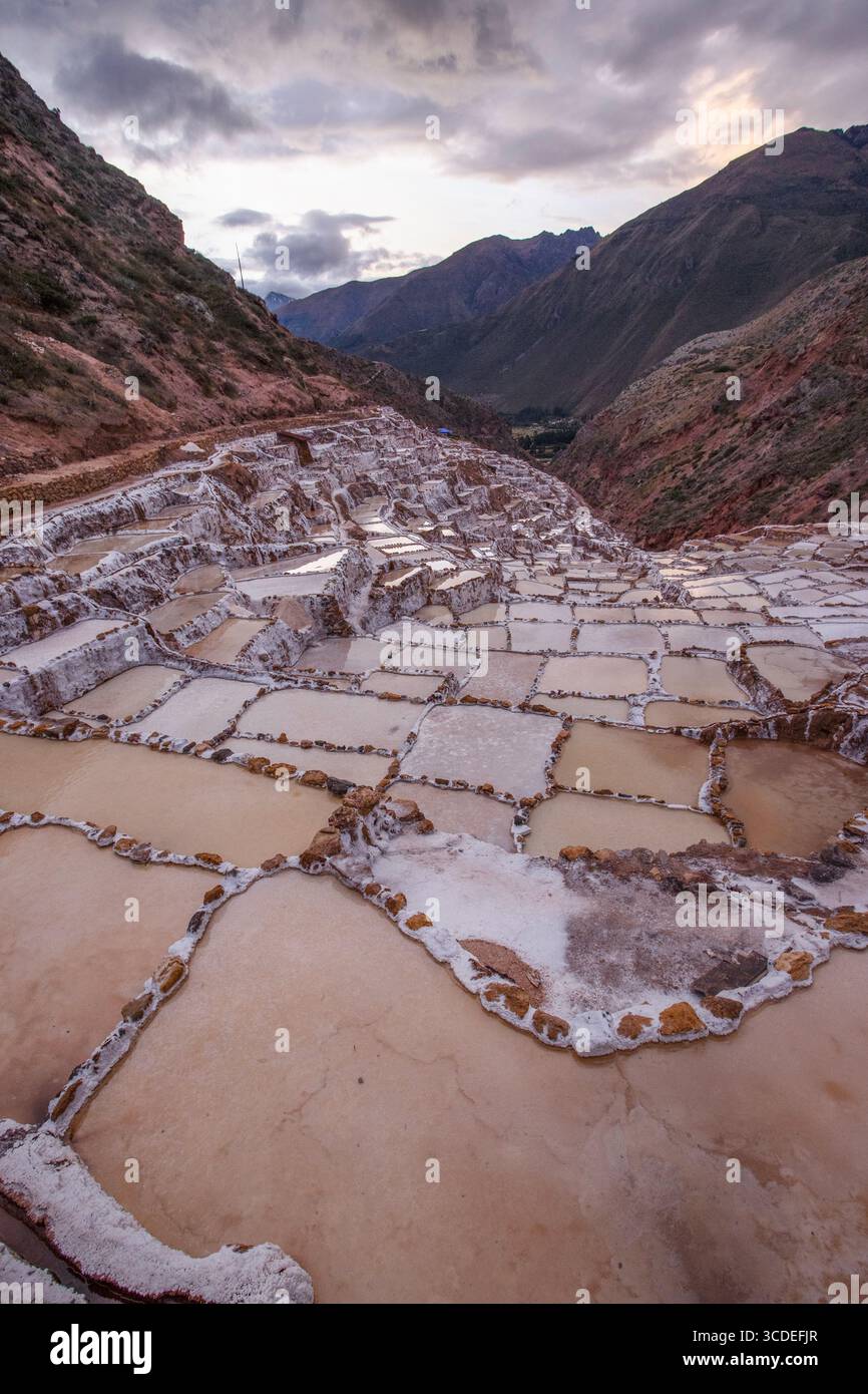 Die Maras Salinen in Peru. Stockfoto