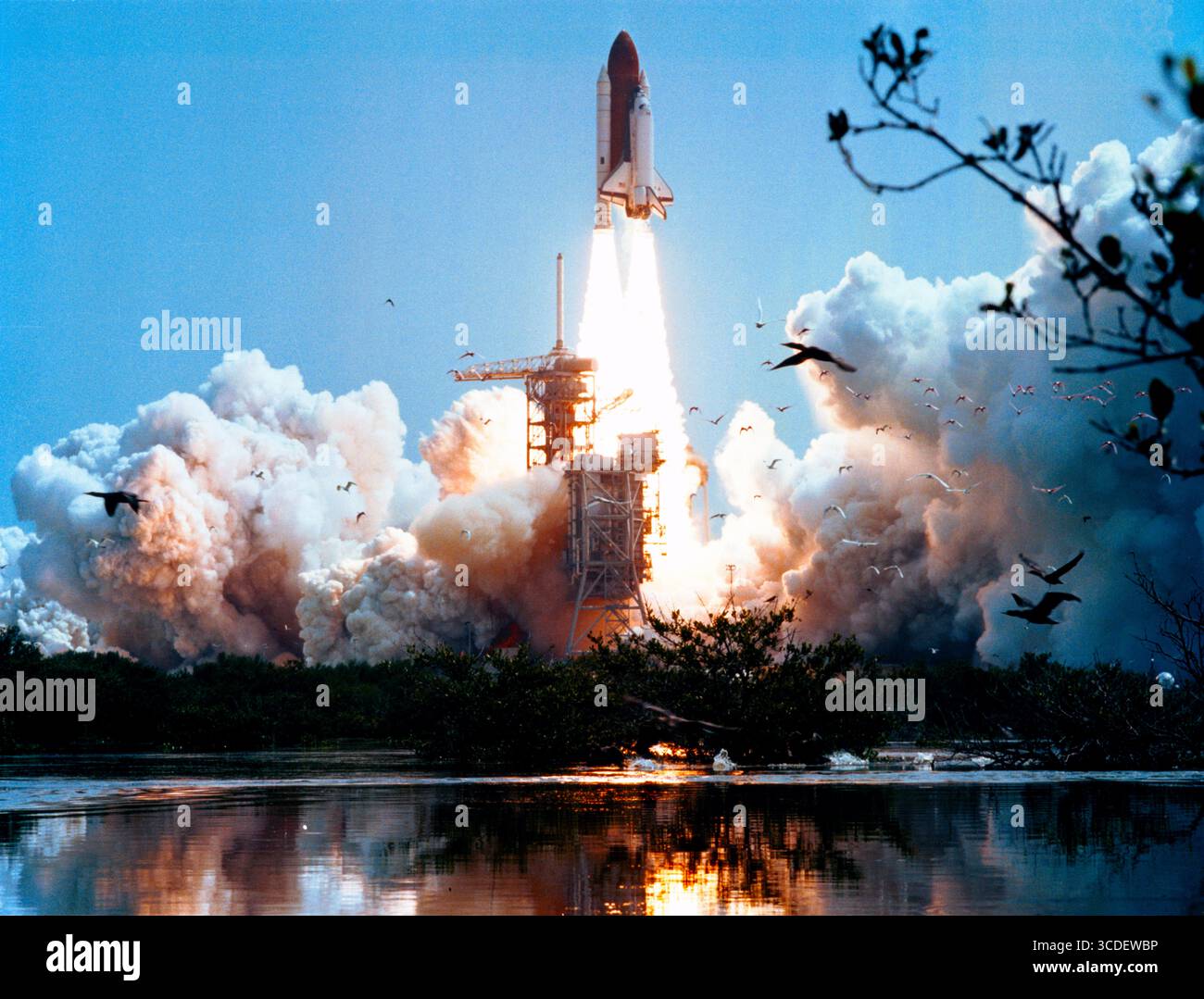 KENNEDY SPACE CENTER, FLORIDA, USA - 27. Juni 1982 - diese horizontale Ansicht des Space Shuttle Columbia - STS-4 - hebt von der Launch Pad 39Aat Kenne ab Stockfoto