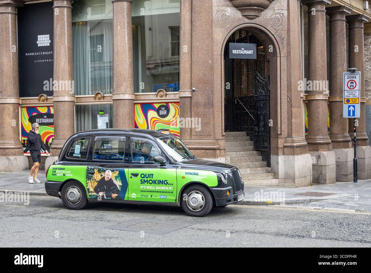 Taxi vor der harten Nacht in Liverpool Stockfoto