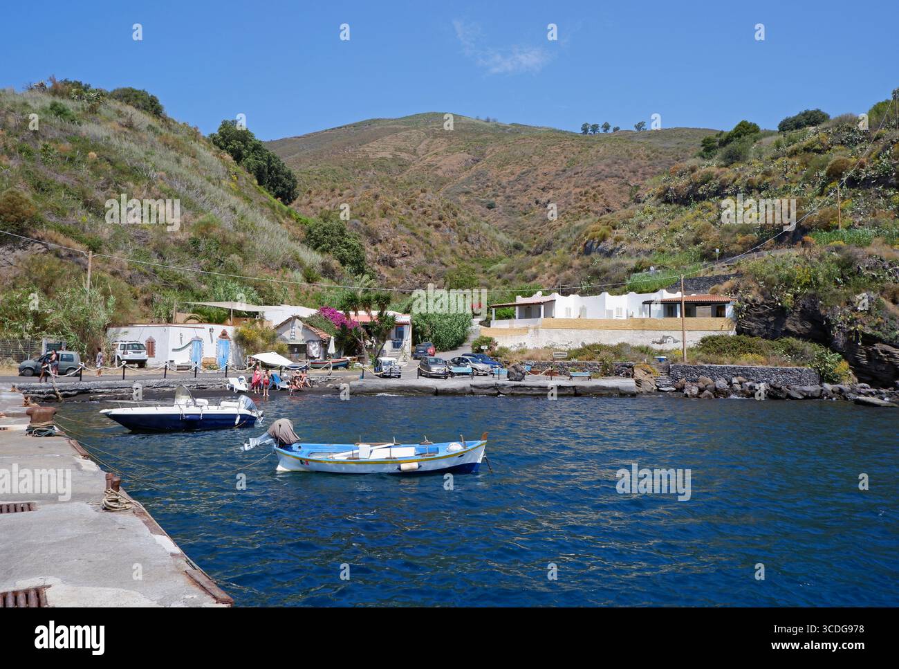 Dorf und spiaggia del Gelso (Strand von Gelso) - Insel Vulcano, Äolische Inseln, Sizilien, Italien Stockfoto