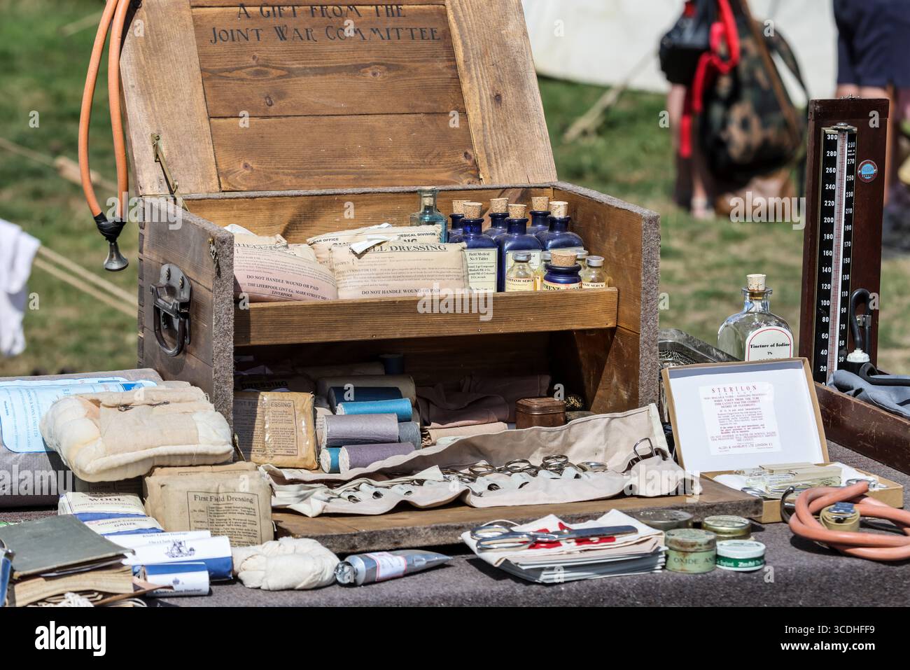 Militärische medizinische Ausrüstung, die während des Zweiten Weltkriegs verwendet wurde. Stockfoto