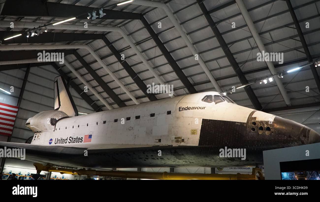 Das pensionierte NASA Space Shuttle Endeavour wird im Samuel Oschin Pavillon im California Science Center in Los Angeles, CA, USA, ausgestellt Stockfoto