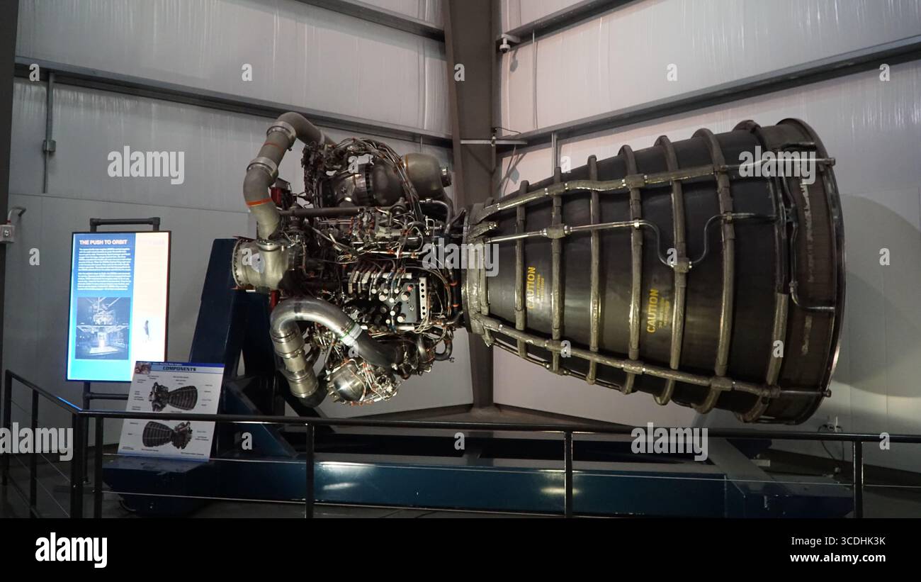 Nahaufnahme eines Space Shuttle Main Engine (SSME), offiziell bekannt als RS-25, ausgestellt in einem Museum für Luft- und Raumfahrt. Dieser kraftvolle Flüssigkraftstoff-Gestein Stockfoto