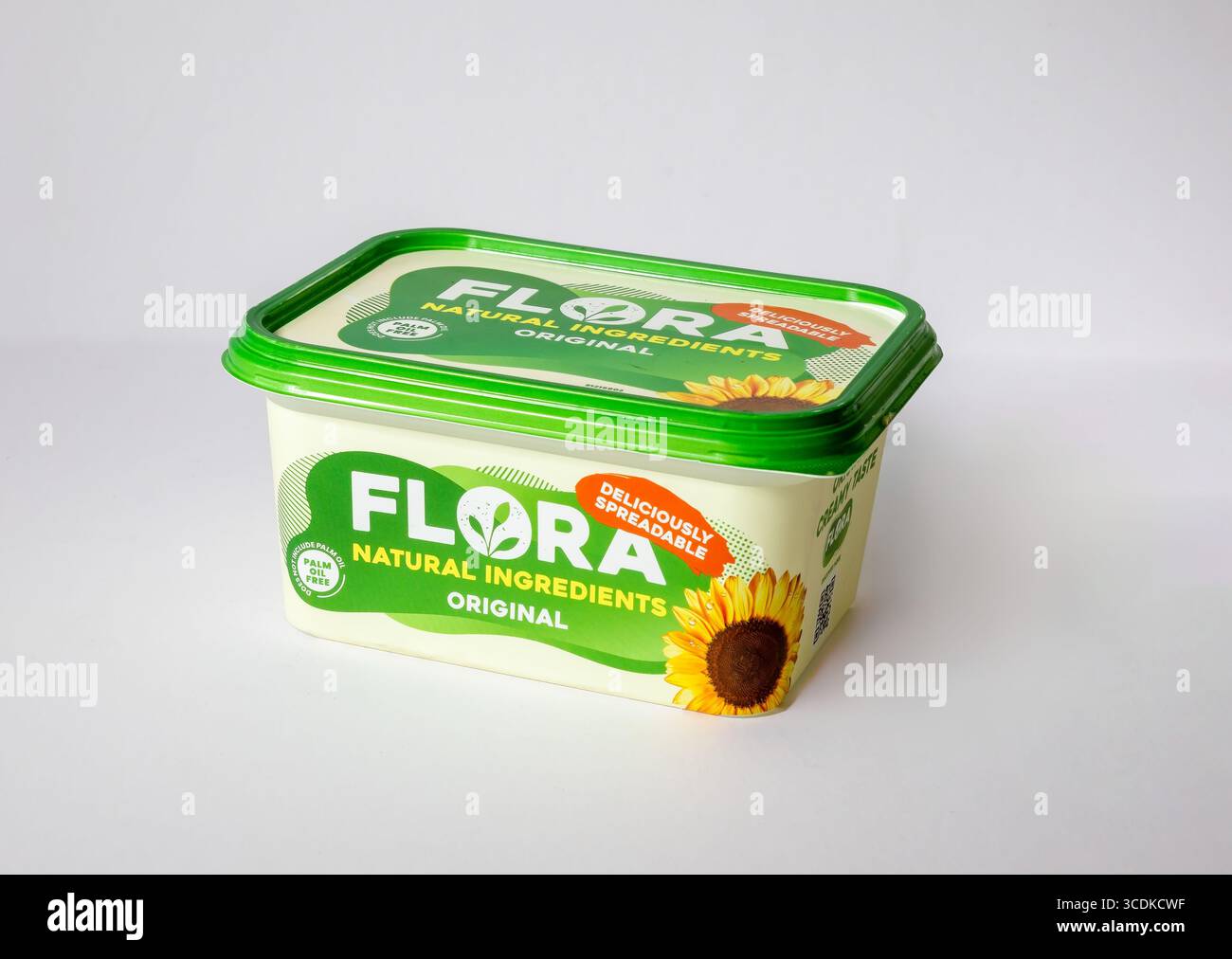 1 kg Kunststoffwanne mit Flora Margarine Stockfoto