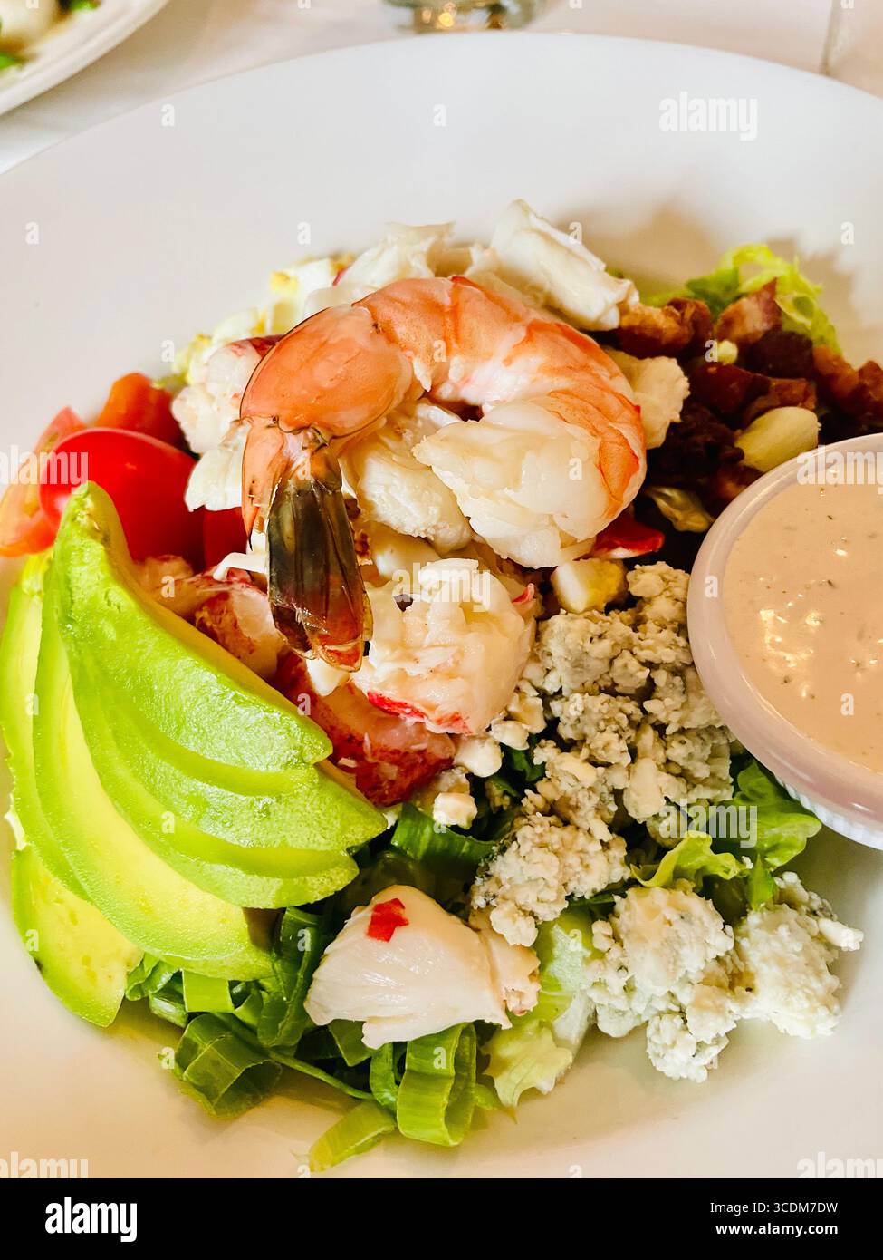 Docks Oyster Bar in Midtown East bietet eine Auswahl an feinen Meeresfrüchtegerichten und Cocktails, NYC, USA, 2025 - Smartphone-aufgenommenes Stockfoto