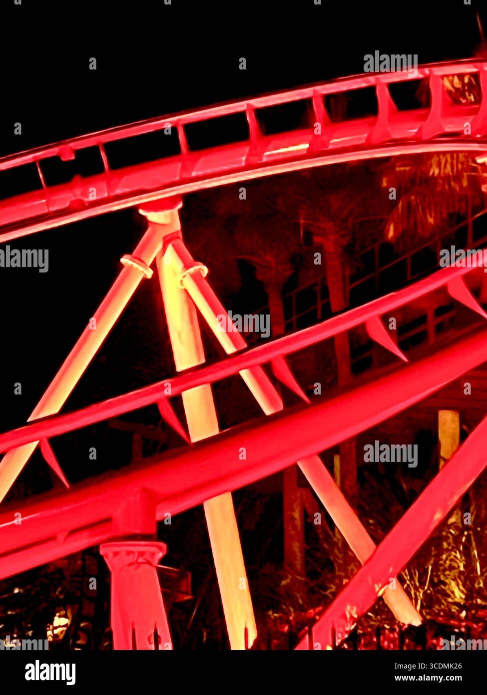 Hollywood Rip Ride Rocket Achterbahn in den Universal Studios Orlando beleuchtet bei Nacht. Die Fahrt ist offiziell am 18. August 2025 endgültig geschlossen. - Smartphone-aufgenommenes Stockfoto