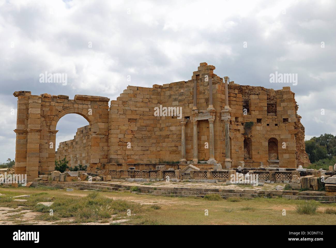 Römischer Tempel für die Anbetung der Nymphen in Leptis Magna in Libyen Stockfoto