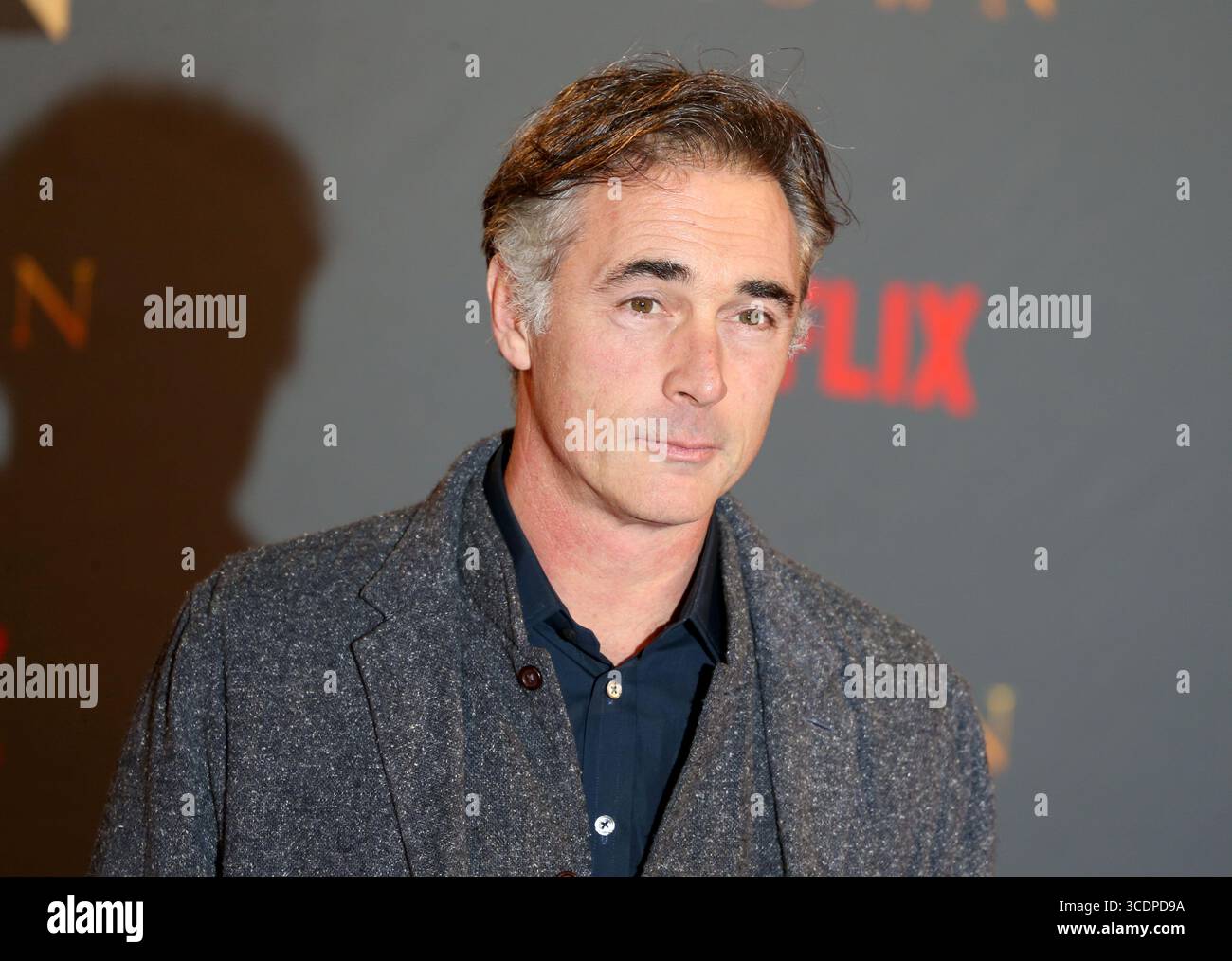 21. November 2017, London, Vereinigtes Königreich: Greg Wise nimmt an der Weltpremiere der zweiten Staffel von Netflix ''The Crown'' am Odeon Leicester Square in London Teil. (Credit Image: © Fred Duval/SOPA Images via ZUMA Press Wire) Stockfoto