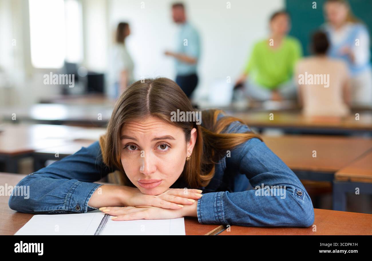 Porträt einer traurigen Studentin Stockfoto