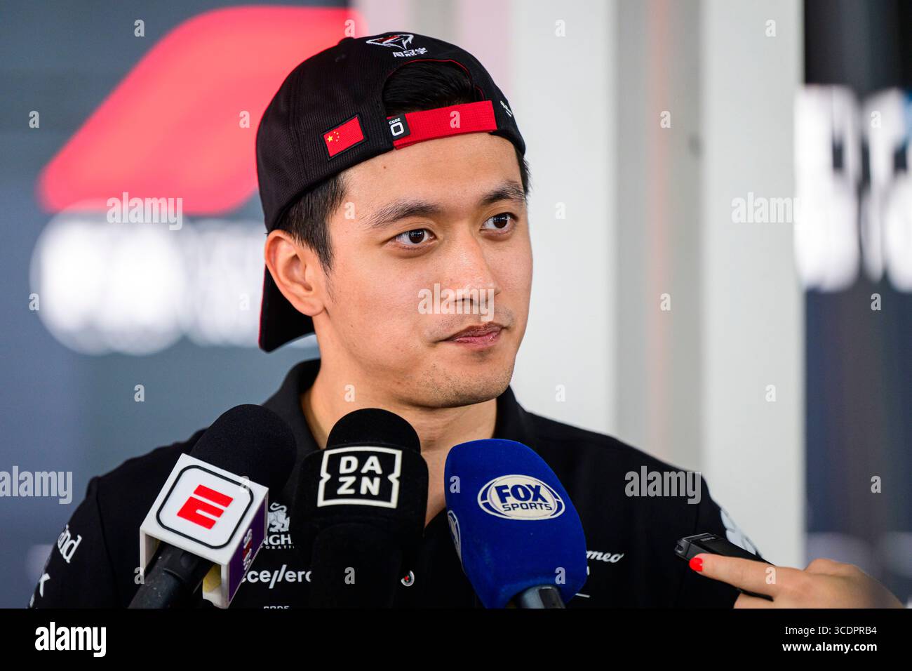 31. August 2023, Milano, Lombardia, Italien: Zhou Guanyu, chinesischer Fahrer des alfa Romeo F1 Team Stakes, wird beim Autodromo Nazionale Monza vor dem Großen Preis Italiens im Fahrerlager gesehen. (Kreditbild: © Andreja Cencic/SOPA Bilder über ZUMA Press Wire) Stockfoto