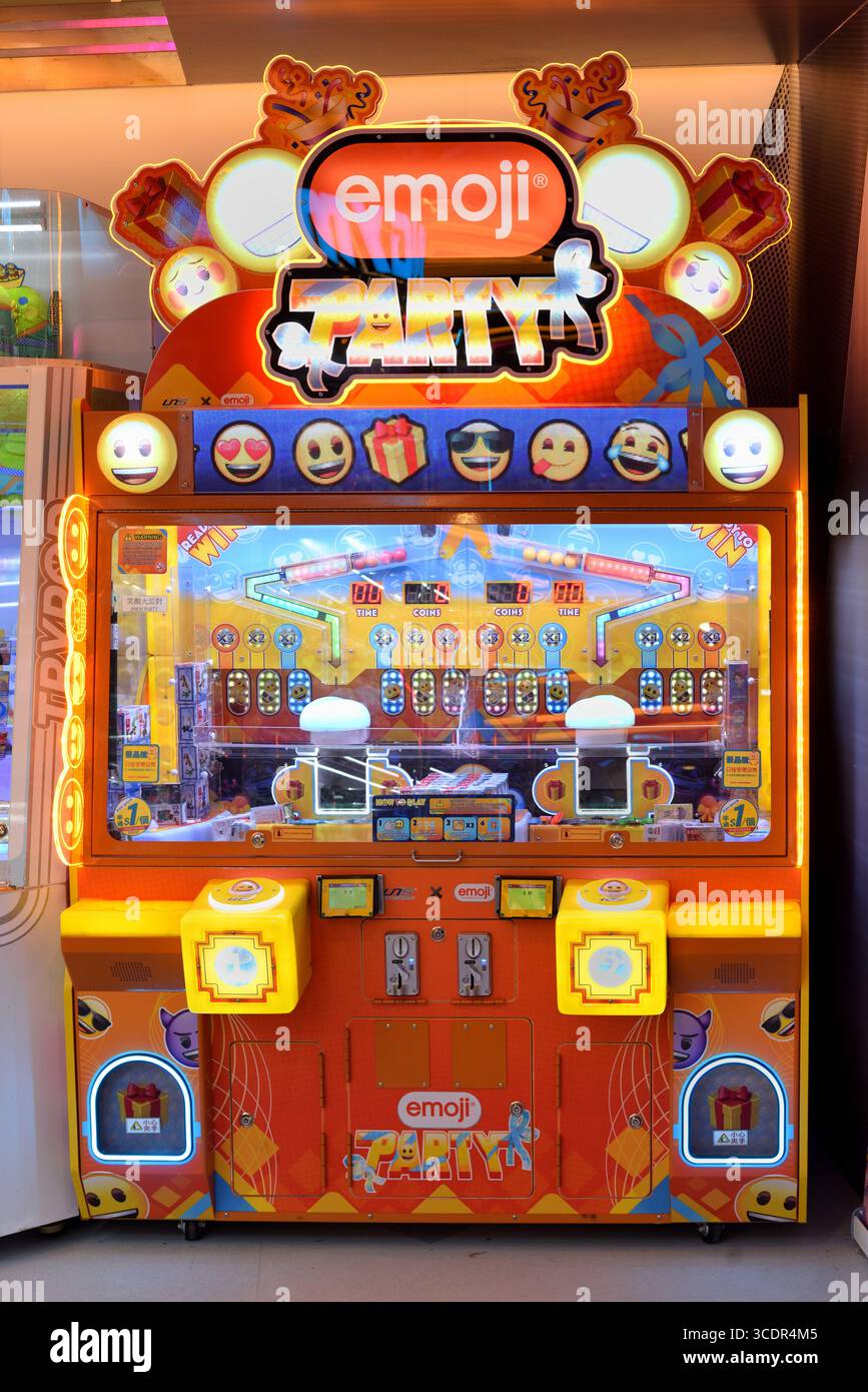 Emoji-Spielstation im Spielsalon Stockfoto