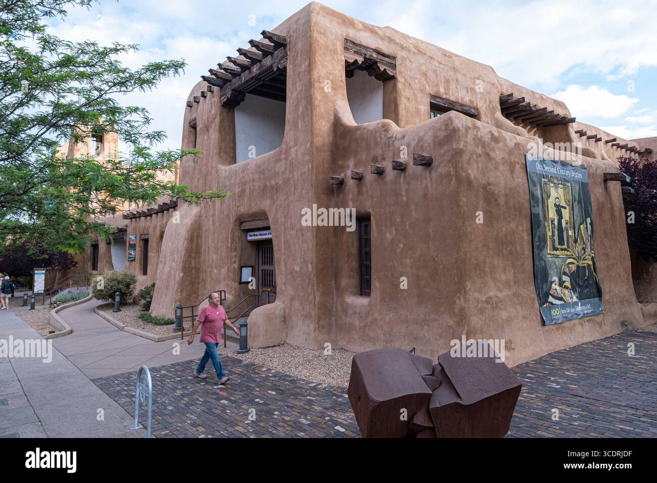 Adobe-Architektur des New Mexico Museum of Art, Santa Fe, New Mexico, USA Stockfoto