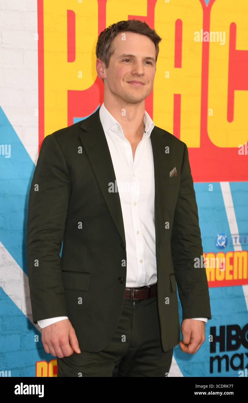 New York, NY, USA. August 2025. Freddie Stroma bei der HBO Max Staffel 2 Premiere von Peacemaker im AMC Cinemas am 13. August 2025 in New York City. Quelle: Mpi099/Media Punch/Alamy Live News Stockfoto