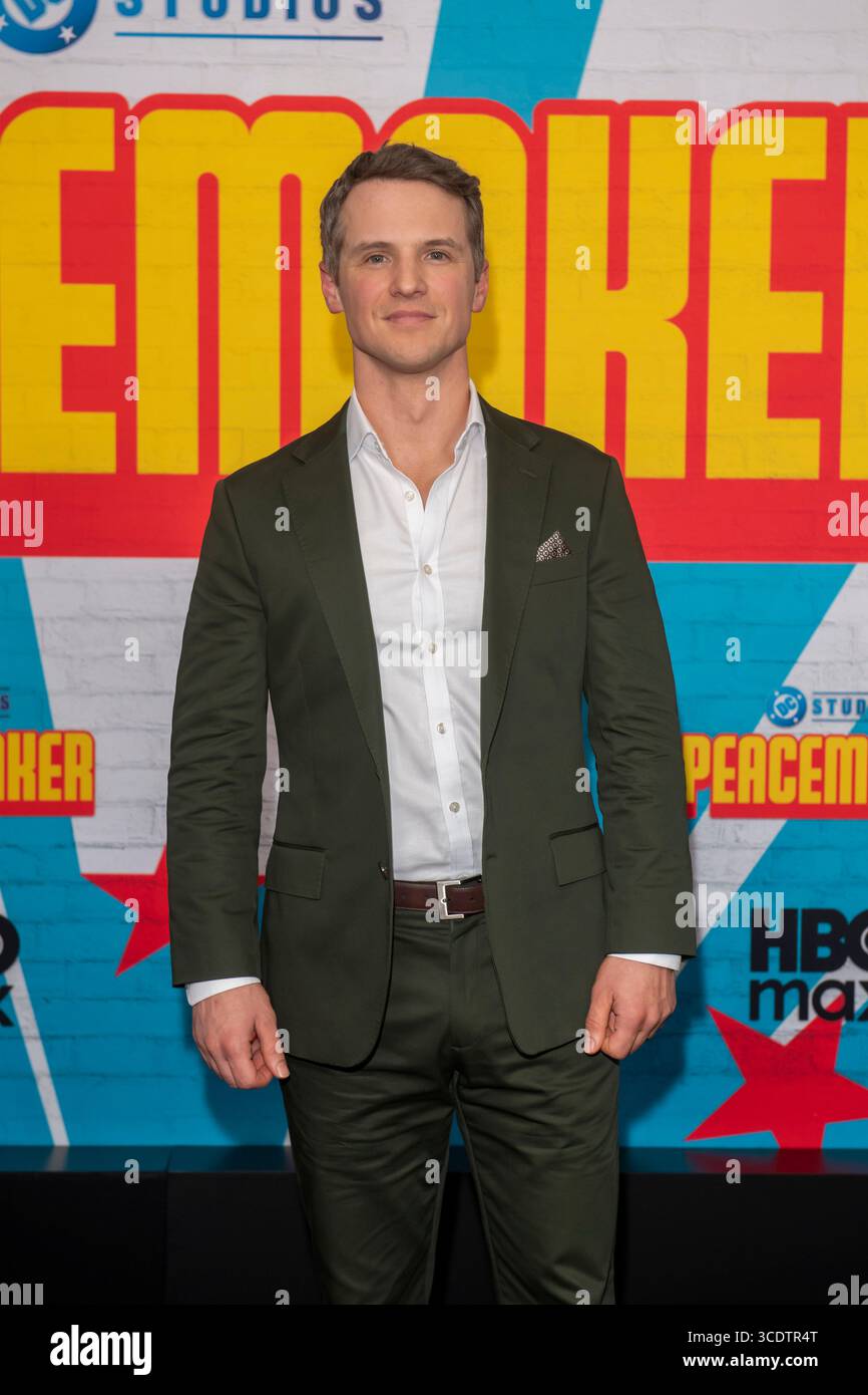 New York, Usa. August 2025. Freddie Stroma besucht HBO's „Peacemaker“ Staffel 2 Premiere im AMC Lincoln Square Theater. (Foto: Ron Adar/SOPA Images/SIPA USA) Credit: SIPA USA/Alamy Live News Stockfoto