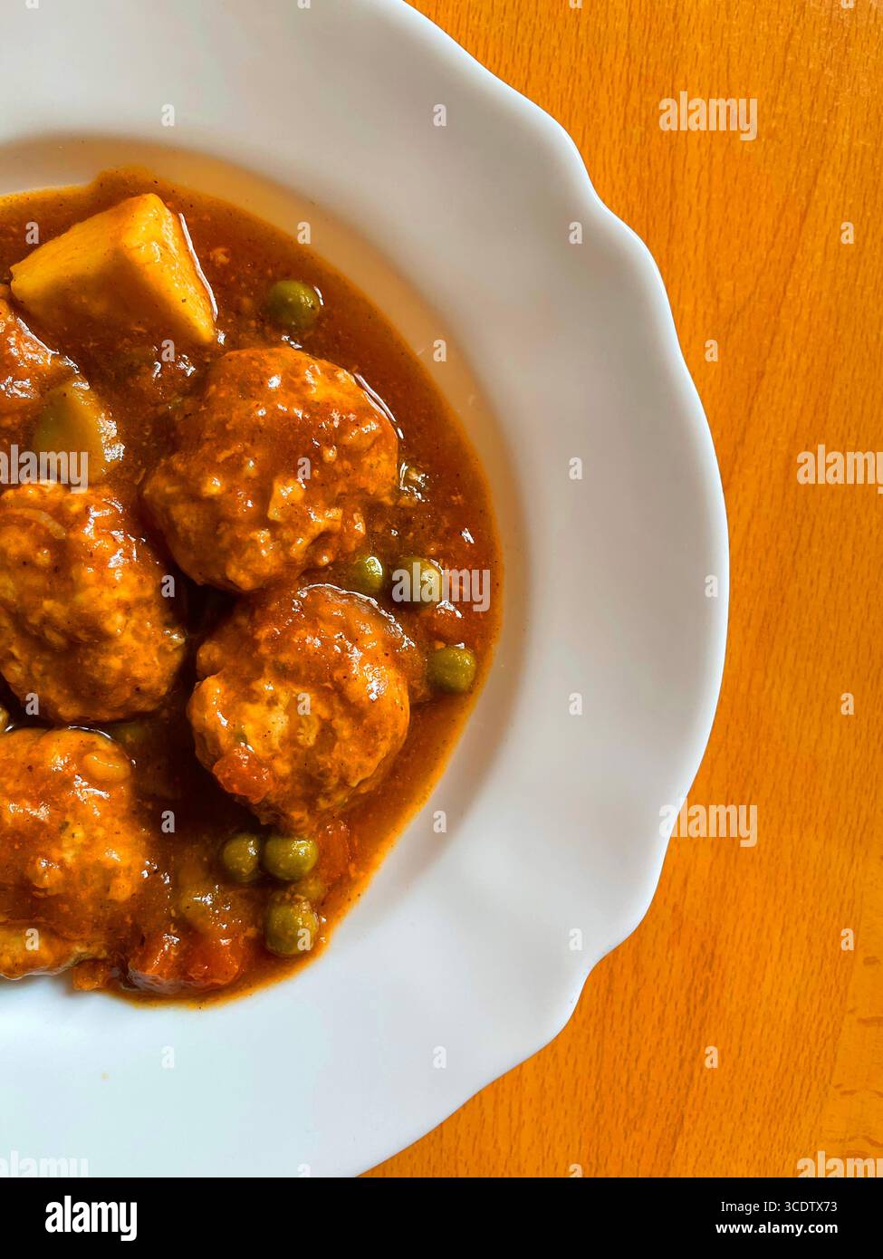 Fleischbällchen mit Gemüsesauce. Spanien. Stockfoto