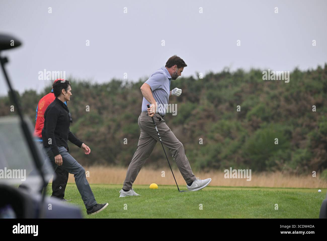 US-Vizepräsident JD Vance spielt Golf auf dem Trump Turnberry Golfplatz in South Ayrshire während seines Besuchs in Großbritannien. Bilddatum: Donnerstag, 14. August 2025. Stockfoto
