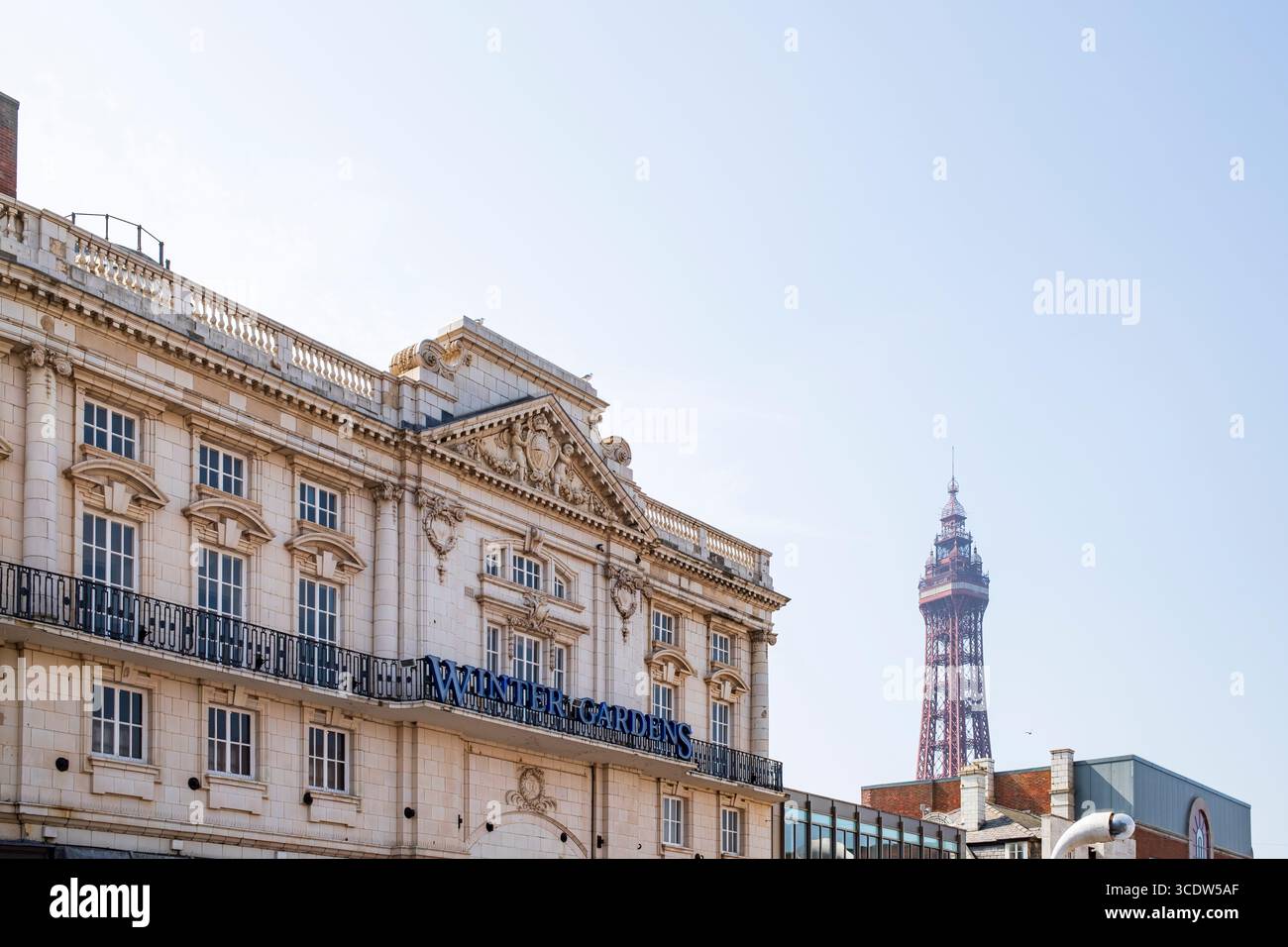 Winter Gardens und Blackpool Tower, Blackpool, Lancashire, Großbritannien Stockfoto