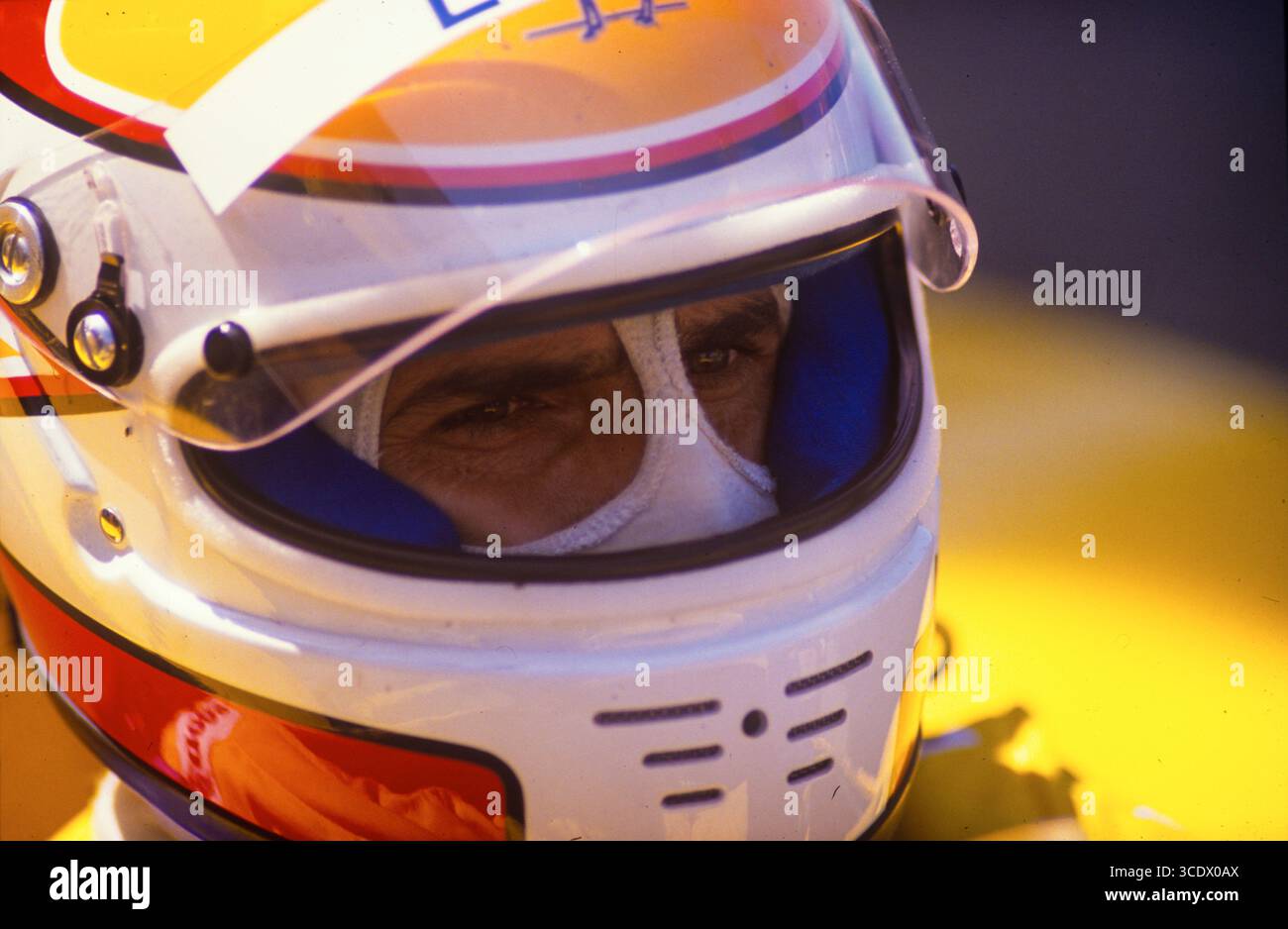 Nelson Piquet 1989 Portrait Face Happy Lächeln Kopf und Schultern aus der Nähe. Der brasilianische Formel-1-Fahrer und dreifache Weltmeister (1981, 1983, 1987) fuhr von 1978 bis 1991 mit Brabham, Williams, Lotus und Benetton und erzielte 23 Grand-Prix-Siege. Stockfoto