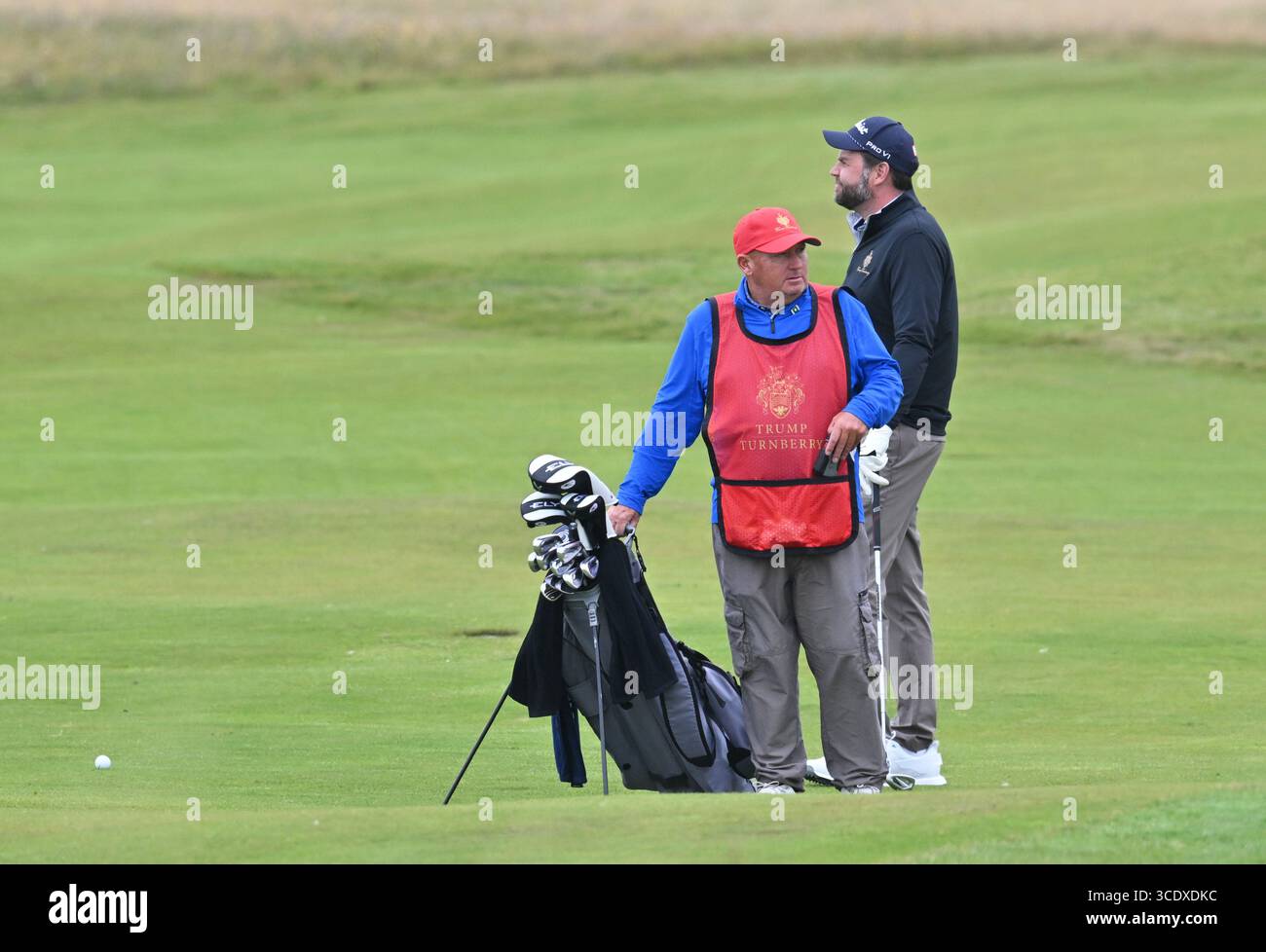 US-Vizepräsident JD Vance (rechts) spielt Golf auf dem Trump Turnberry Golfplatz in South Ayrshire während seines Besuchs in Großbritannien. Bilddatum: Donnerstag, 14. August 2025. Stockfoto