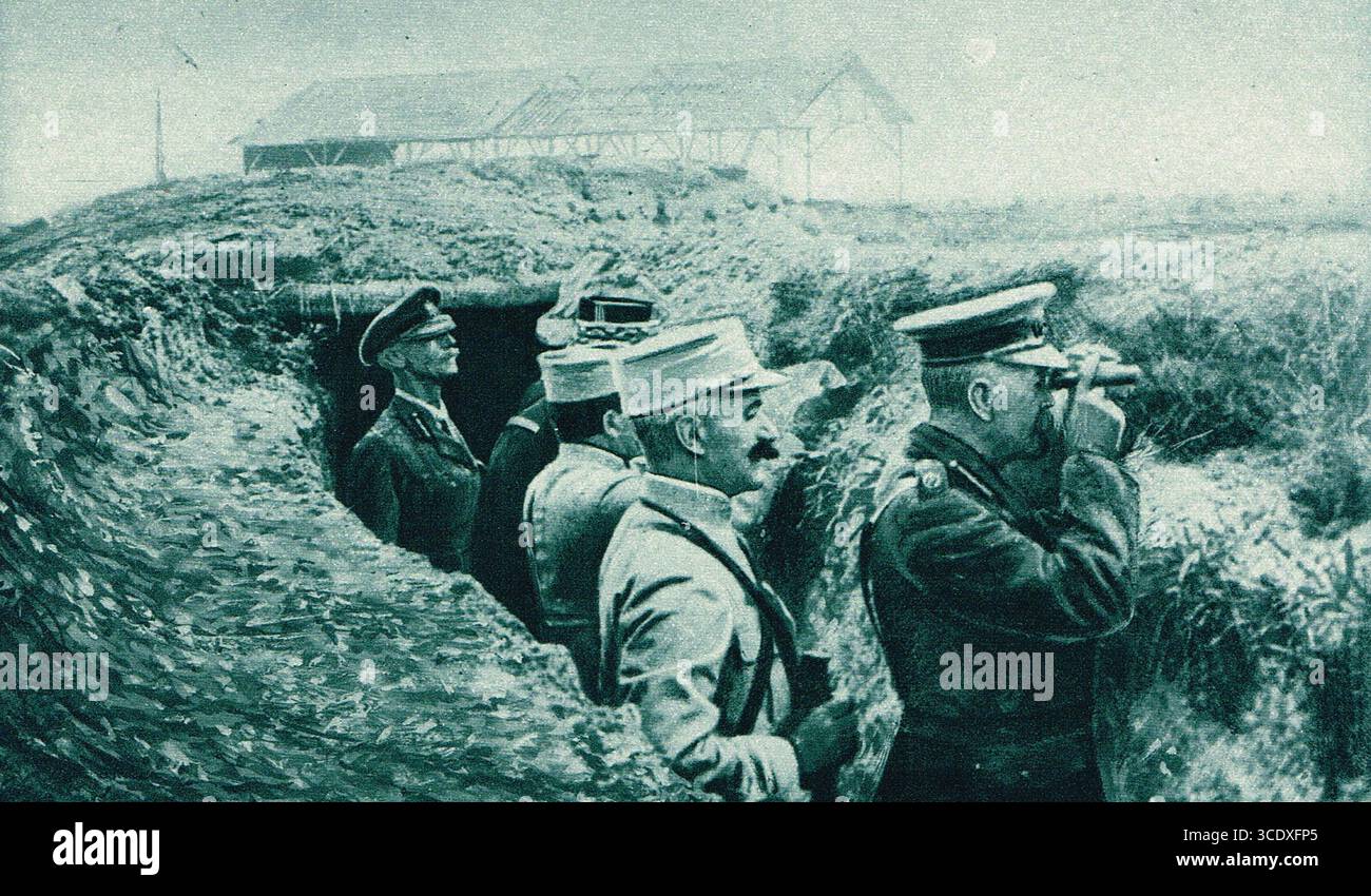 Lord Kitchener mit Feldgläsern in einem Graben, der die Wirkung des französischen Granatfeuers in der Nähe deutscher Linien während des Ersten Weltkriegs beobachtet Stockfoto