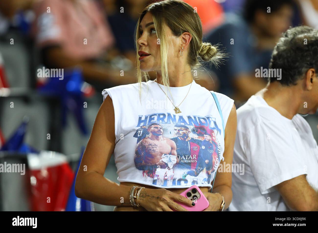 13. August 2025, Udine, Friaul Julisch Venetien, Italien: VICTORIA TRIAY KLEIN, Freundin von LUCAS HERNANDEZ, wird während des UEFA Super Cup 2025 zwischen PSG und TOTTENHAM im Stadio Friaul in Udine, Italien gesehen (Foto: © Mickael Chavet/ZUMA Press Wire) NUR REDAKTIONELLE VERWENDUNG! Nicht für kommerzielle ZWECKE! Stockfoto