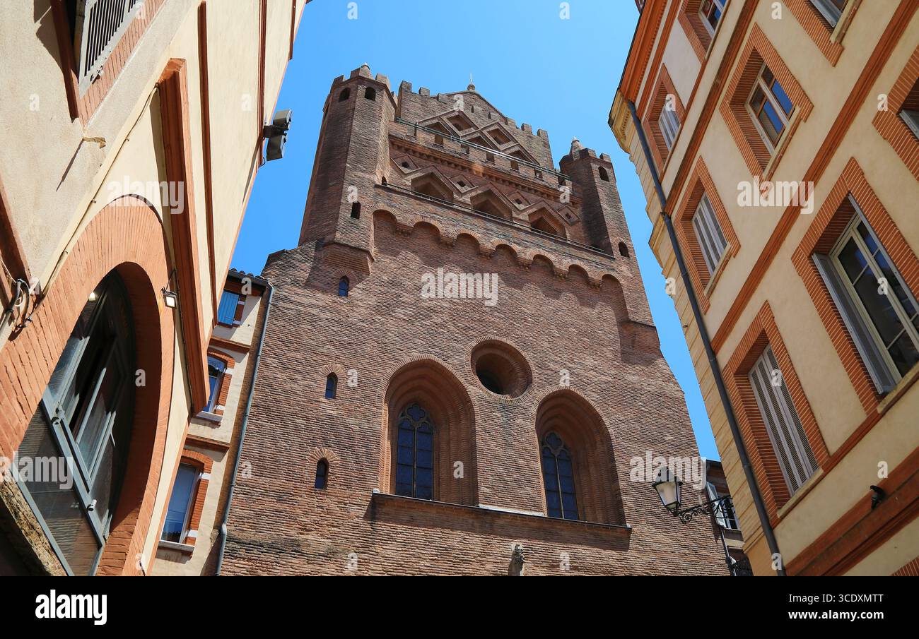 Rote Ziegelfassade der Kirche unserer Lieben Frau von Taur in Toulouse Stockfoto