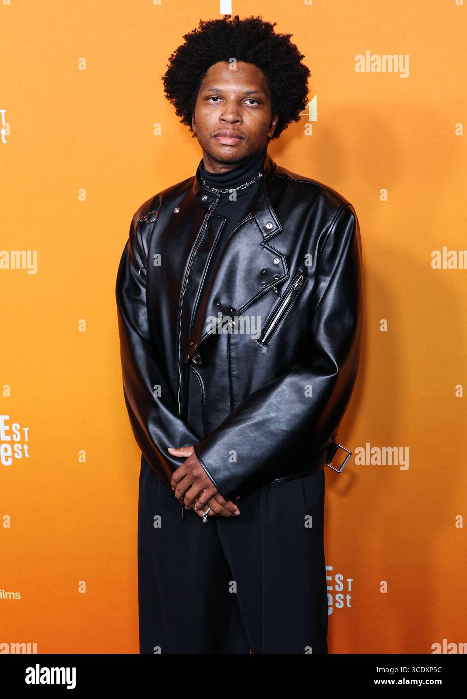 MIRACLE MILE, LOS ANGELES, KALIFORNIEN, USA - 13. AUGUST: Gallant kommt bei der Los Angeles Special Screening von Apple Original Films und A24's „Höchsten 2 niedrigsten“ am 13. August 2025 im Ted Mann Theater im Academy Museum of Motion Pictures in Miracle Mile, Los Angeles, Kalifornien, USA. (Foto: Xavier Collin/Image Press Agency) Stockfoto