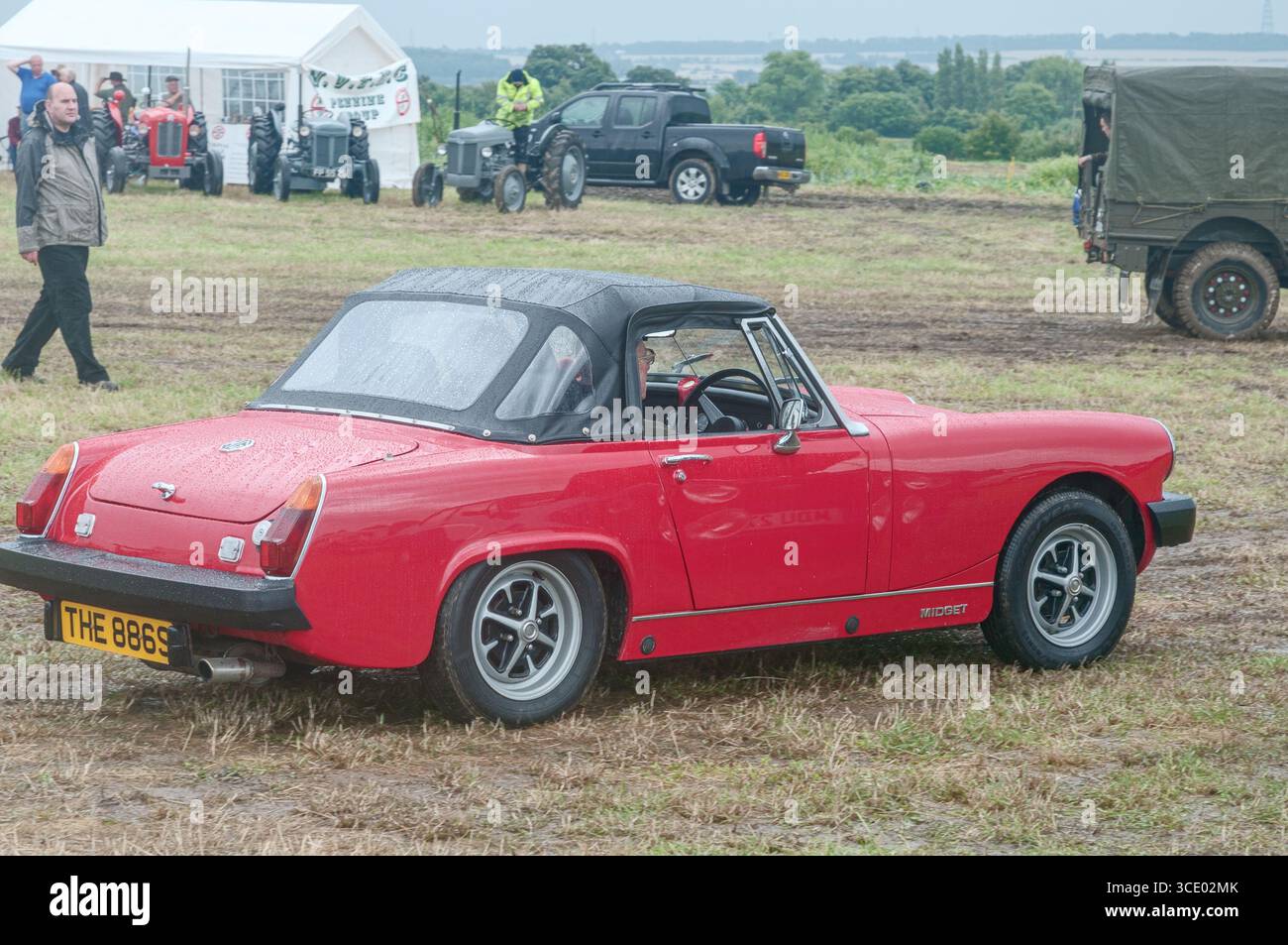 Ein rotes 1978 MG Midget 1500 Auto auf der Ackworth Steam and Historical Vehicle Show in Yorkshire England Stockfoto