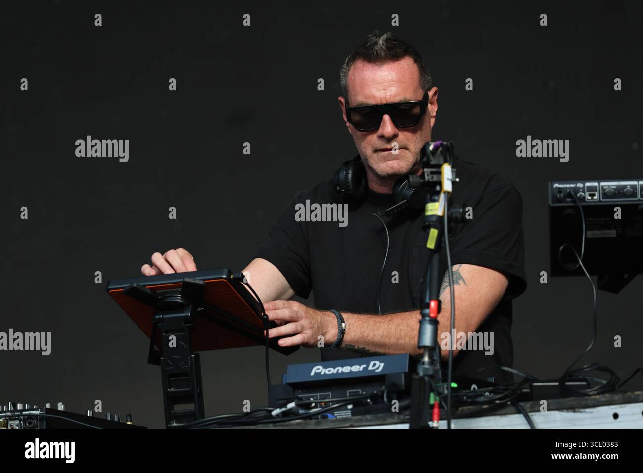 London, Großbritannien. 14. August 2025: Unkle trat auf dem Morcheeba, UNKLE und DJ Shadow - South Facing Festival im Crystal Palace Bowl, London, Großbritannien, auf. (Foto von 李世惠/siehe Li/Picture Capital) Stockfoto