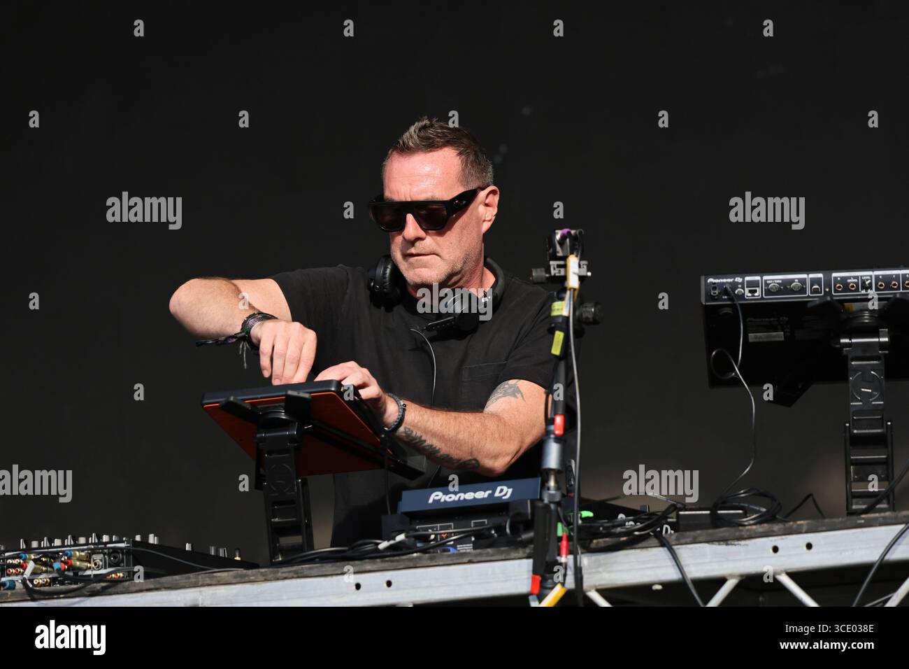 London, Großbritannien. 14. August 2025: Unkle trat auf dem Morcheeba, UNKLE und DJ Shadow - South Facing Festival im Crystal Palace Bowl, London, Großbritannien, auf. (Foto von 李世惠/siehe Li/Picture Capital) Stockfoto