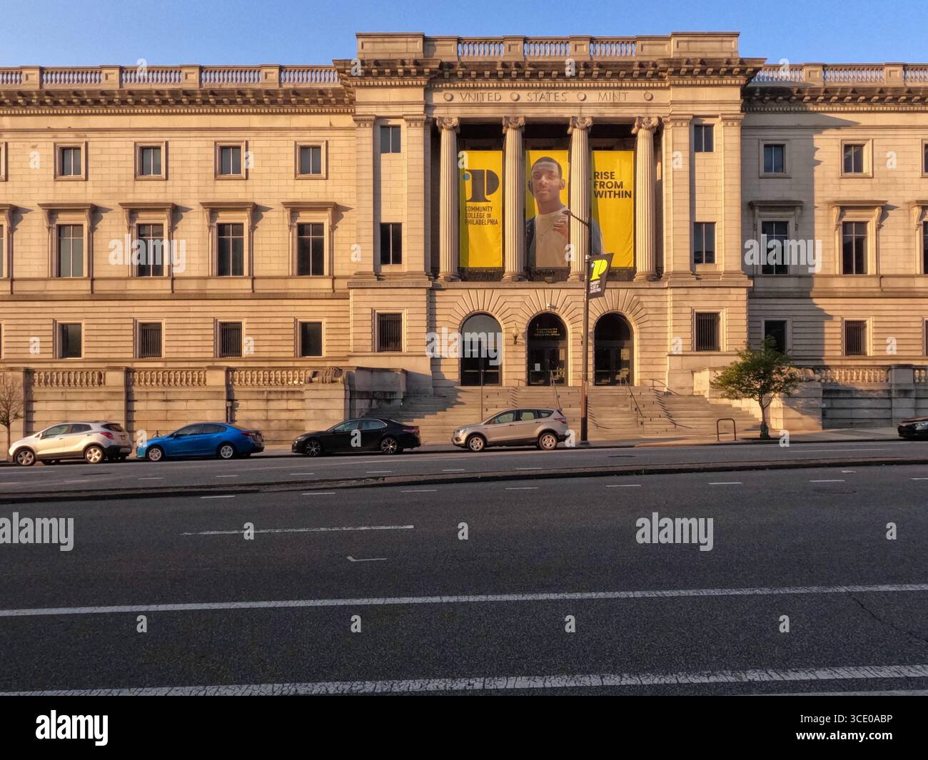 Das dritte Gebäude der United States Mint an der Spring Garden Street in Philadelphia, heute Teil des Community College of Philadelphia. Stockfoto