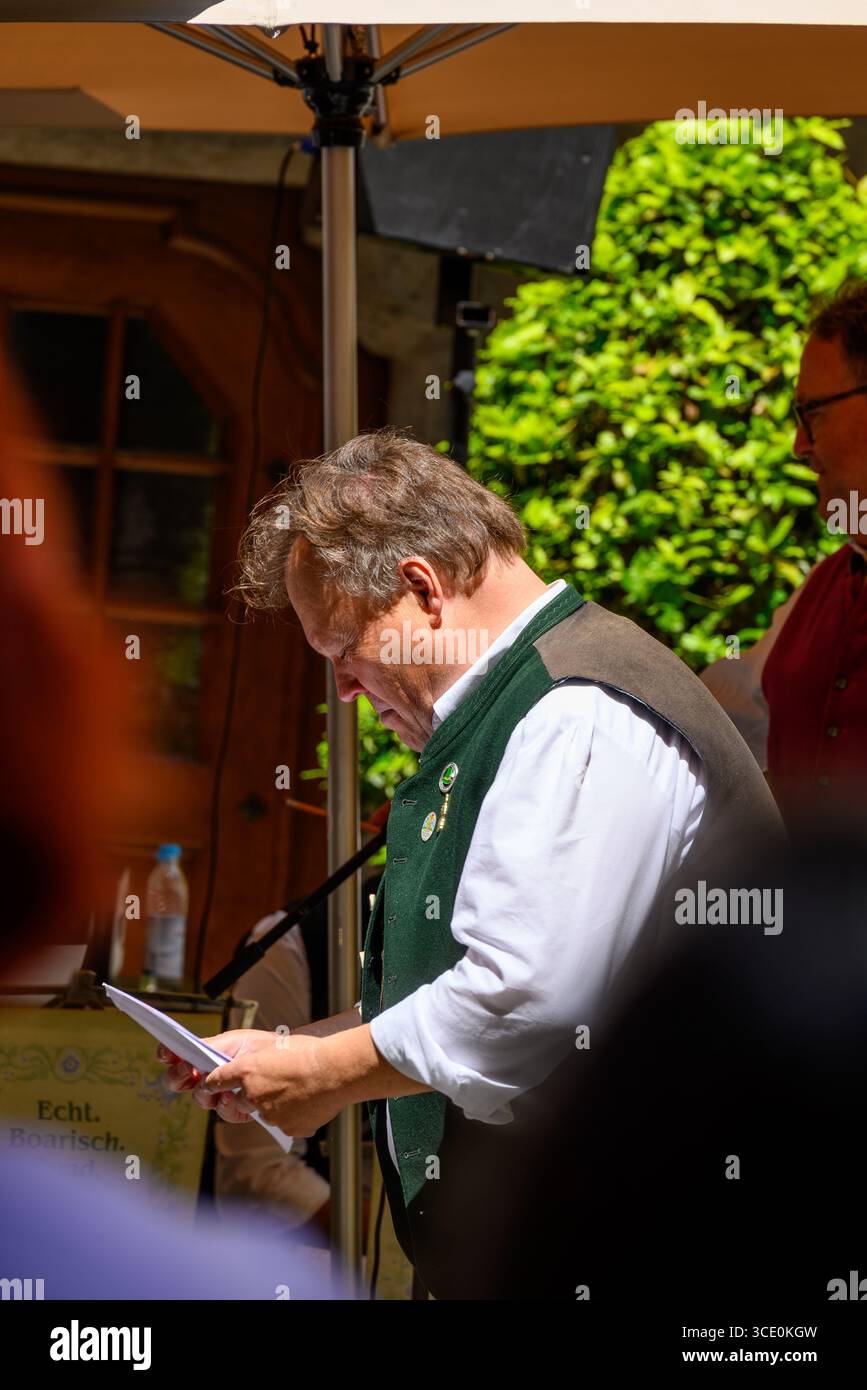 Traditionelle bayerische Oompah Blaskapelle, die am 12. Juli 2025 in München, Bayern, Deutschland, traditionelle deutsche und bayerische lebhafte Musik spielt Stockfoto